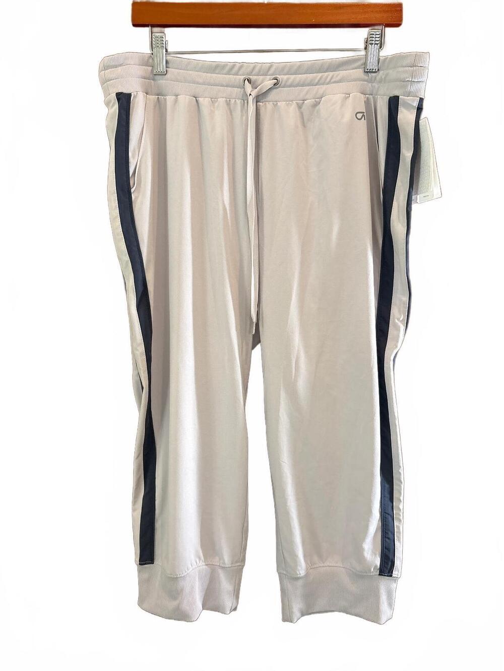 NWT Gap Performance Cropped Jogger - Woman’s Large